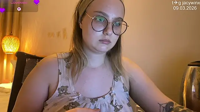 JacyWinslat online show from March 9, 2026, 2:21 pm