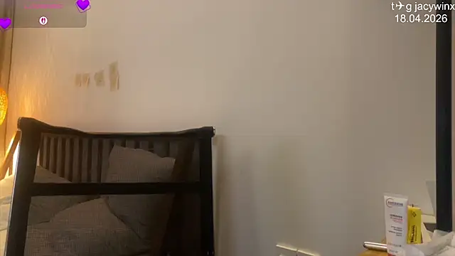 JacyWinslat online show from April 18, 2026, 7:07 pm