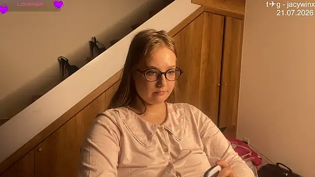 JacyWinslat online show from July 21, 2026, 5:04 pm