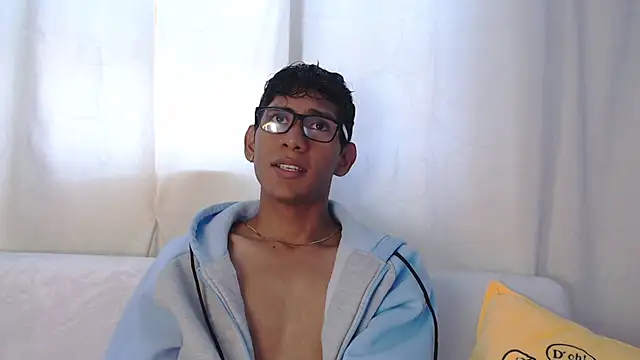 Nick Collins18 online show from November 25, 2025, 6:52 pm