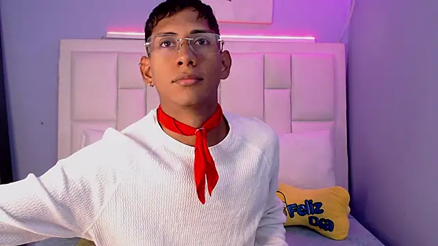 Nick Collins18 online show from February 2, 2026, 9:13 pm