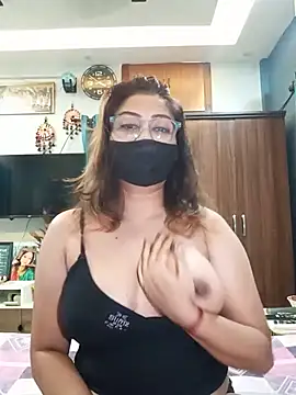 Snapshot of Cute-mona chatting on July 6, 2026, 10:23 am Cute-mona online show from July 6, 2026, 10:23 am