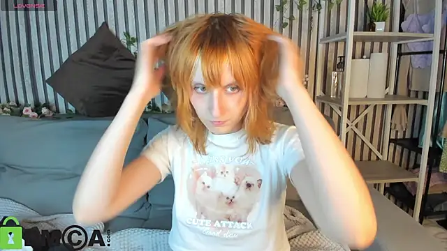 Snapshot of Little_Chips chatting on June 17, 2026, 5:25 pm Little Chips online show from June 17, 2026, 5:25 pm