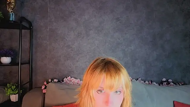Snapshot of Little_Chips chatting on July 7, 2026, 5:17 pm Little Chips online show from July 7, 2026, 5:17 pm