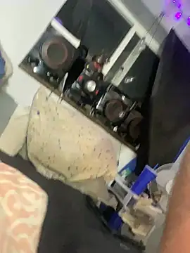 Cutebitchxh online show from April 12, 2026, 5:23 am