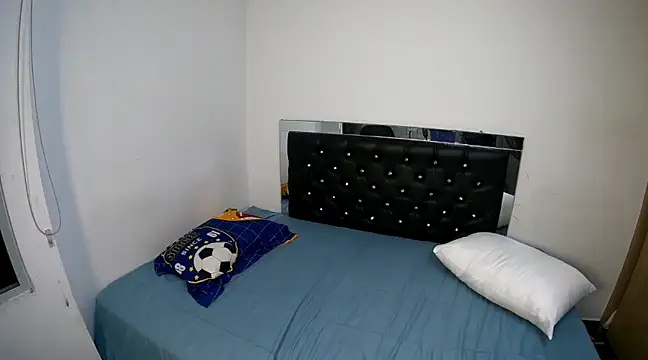 Snapshot of hot_quenn chatting on December 8, 2024, 6:28 pm hot quenn online show from December 8, 2024, 6:28 pm