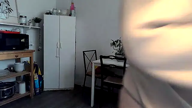 Kittyymaze1 online show from March 4, 2026, 12:44 pm