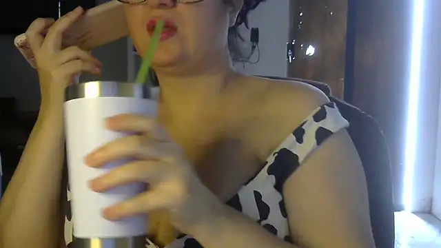 Snapshot of LUNYYA chatting on March 1, 2026, 4:31 pm LUNYYA online show from March 1, 2026, 4:31 pm