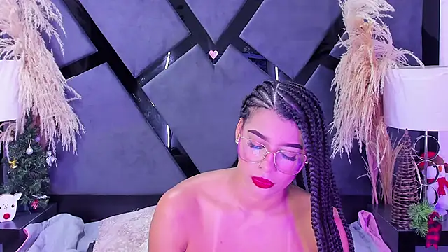 TiaraRosse online show from December 18, 2025, 5:24 am