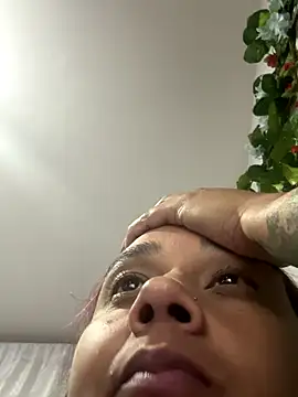 Cafeziitha02 online show from October 23, 2025, 5:29 am