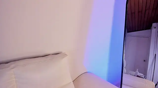 Rebeca Williams  online show from January 25, 2025, 3:19 am