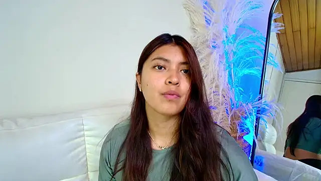 Rebeca Williams  online show from February 18, 2025, 8:47 pm