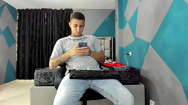 simookeler online show from February 19, 2025, 8:10 pm