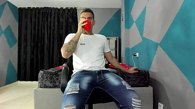 simookeler online show from February 21, 2025, 3:56 am