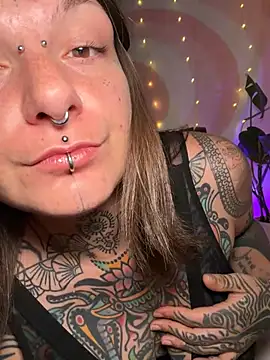 lizzardqueeen online show from March 24, 2026, 9:09 pm