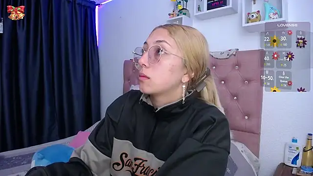 Snapshot of Soffy-brooks chatting on December 14, 2025, 3:12 am Soffy-brooks online show from December 14, 2025, 3:12 am