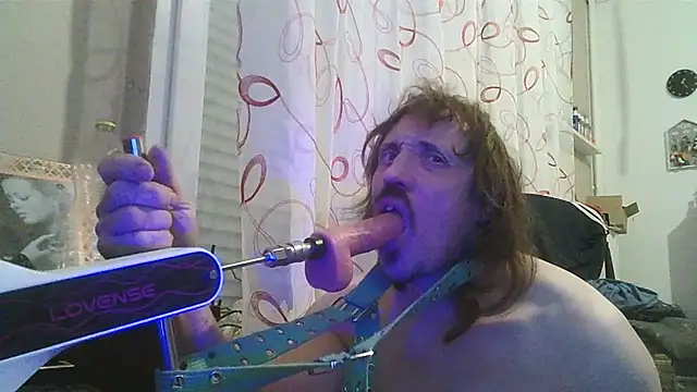 cyril020202 online show from December 5, 2025, 12:14 pm