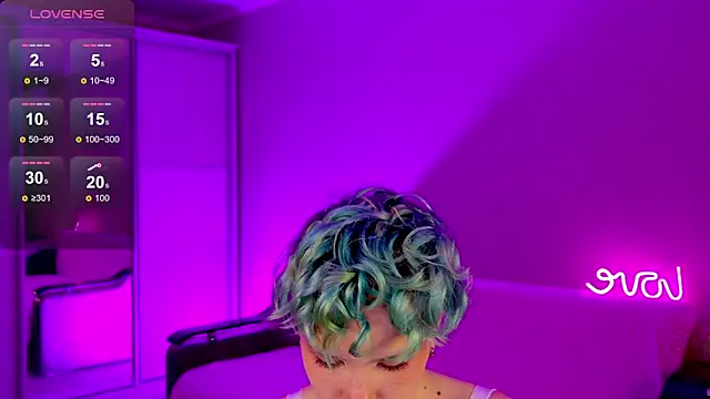 Snapshot of School_Love chatting on December 23, 2024, 1:24 pm School Love online show from December 23, 2024, 1:24 pm