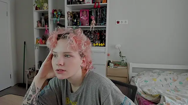 Snapshot of School_Love chatting on November 26, 2025, 7:09 am School Love online show from November 26, 2025, 7:09 am