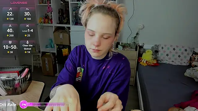 School Love online show from December 3, 2025, 7:05 am