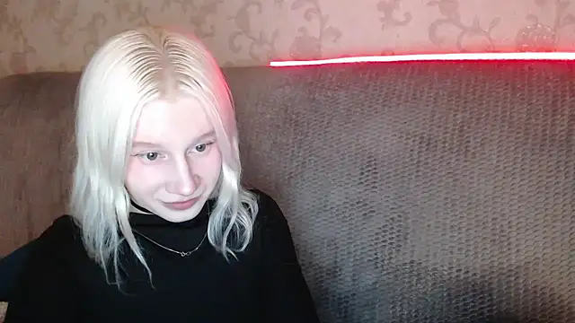 Snapshot of EnigmaSee chatting on May 1, 2026, 4:55 pm EnigmaSee online show from May 1, 2026, 4:55 pm