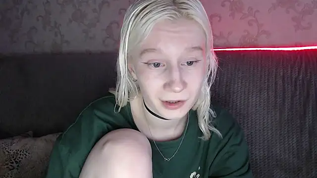 Snapshot of EnigmaSee chatting on May 4, 2026, 1:45 am EnigmaSee online show from May 4, 2026, 1:45 am