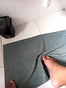 lobomisterioso13 online show from November 10, 2025, 11:20 am