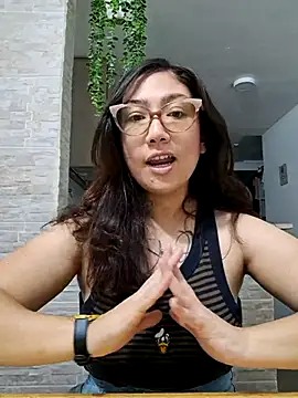 Snapshot of Mia_Ruiz chatting on March 11, 2025, 3:37 am Mia Ruiz online show from March 11, 2025, 3:37 am