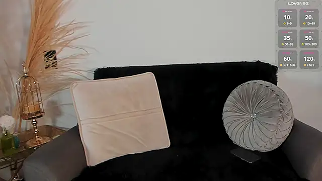 Chrishell  online show from November 24, 2025, 11:26 pm