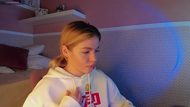 Anna Robinson online show from February 11, 2025, 1:20 am