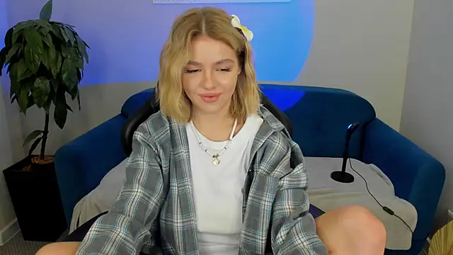 Anna Robinson online show from March 13, 2025, 1:32 am