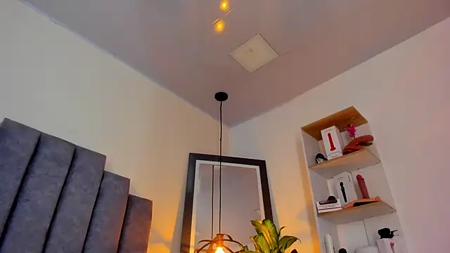 gabriela  gomez online show from November 30, 2025, 2:26 am