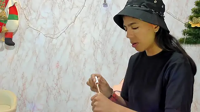 BarbieHotLaura online show from December 26, 2024, 3:53 pm