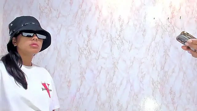 BarbieHotLaura online show from January 3, 2025, 6:03 pm