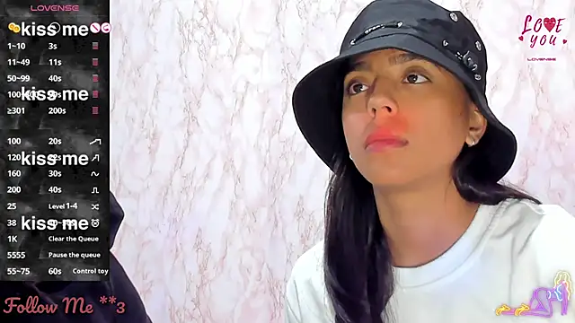 BarbieHotLaura online show from January 11, 2025, 11:35 pm