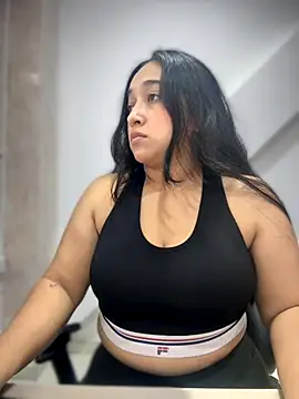 cata megan online show from December 4, 2025, 7:39 am