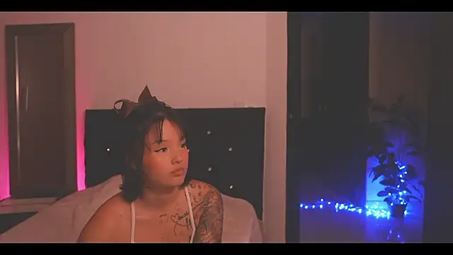 LorenRosse online show from February 3, 2026, 11:54 pm