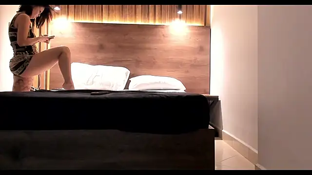 LorenRosse online show from March 3, 2026, 2:28 am