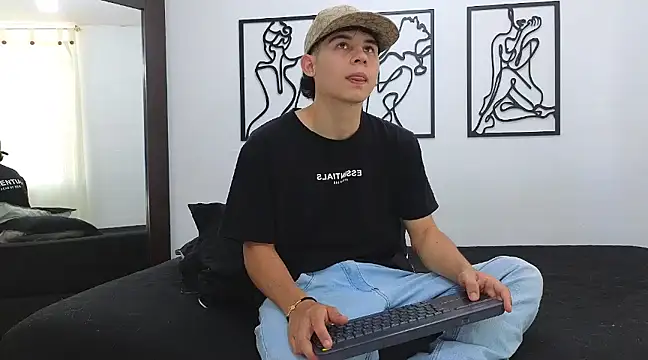 Snapshot of Deam_Broowm chatting on March 21, 2025, 9:45 pm Deam Broowm online show from March 21, 2025, 9:45 pm