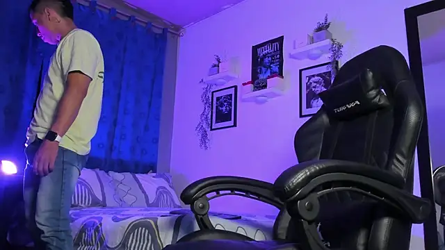 ThomsEvery  online show from September 23, 2025, 2:47 am