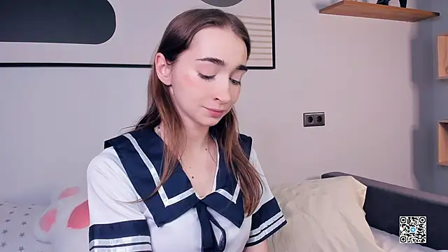 PollyBeev online show from September 15, 2025, 7:41 am