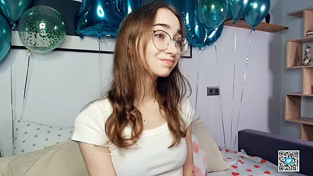 PollyBeev online show from October 12, 2025, 7:07 am