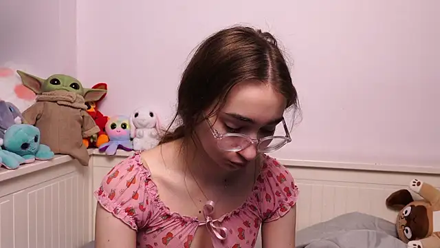 PollyBeev online show from May 12, 2026, 7:49 am