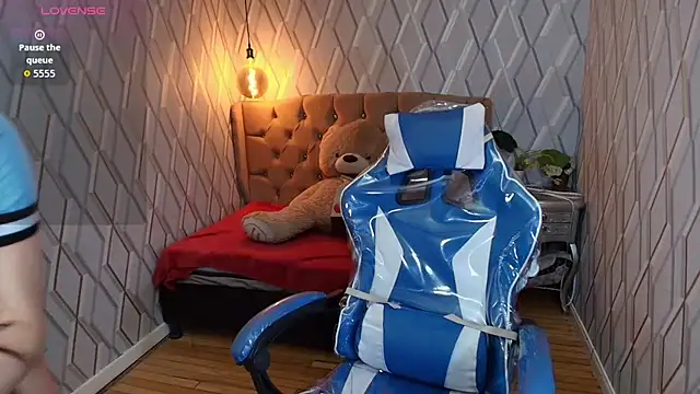 Angelchristix online show from September 14, 2025, 7:57 pm