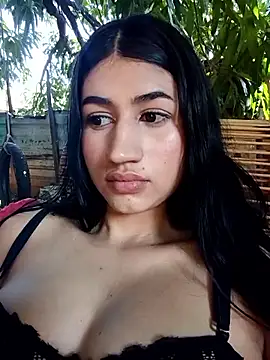 Snapshot of Julix_A chatting on May 7, 2026, 7:19 pm Julix A online show from May 7, 2026, 7:19 pm