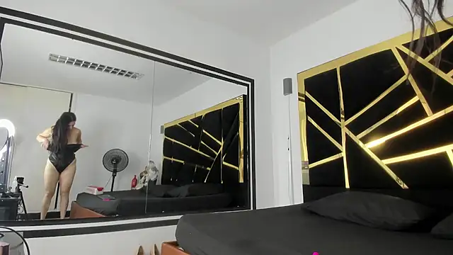 Giorgina Simons online show from December 11, 2024, 12:34 pm