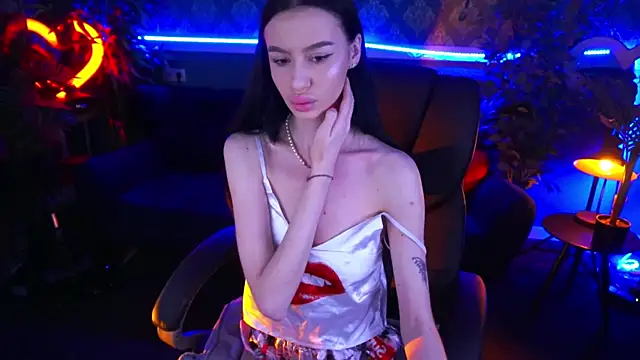 Snow WhiteeeX online show from February 4, 2025, 6:46 am