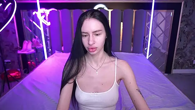 Snow WhiteeeX online show from April 7, 2026, 5:41 am