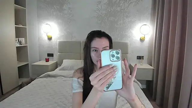 Snapshot of Snow_WhiteeeX chatting on June 2, 2026, 3:52 am Snow WhiteeeX online show from June 2, 2026, 3:52 am
