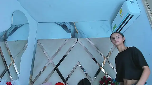 ninaht online show from September 9, 2025, 9:25 pm